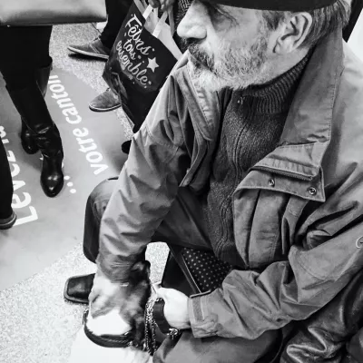 Retour de la chasse #Lausanne #m2 #bw #people