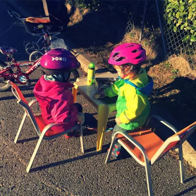 Dégustation de biscuit de Noël au soleil