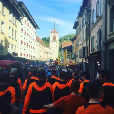 Le #hcmoudon défile pour la fêter le jumelage #Mou