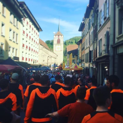 Le #hcmoudon défile pour la fêter le jumelage #Mou